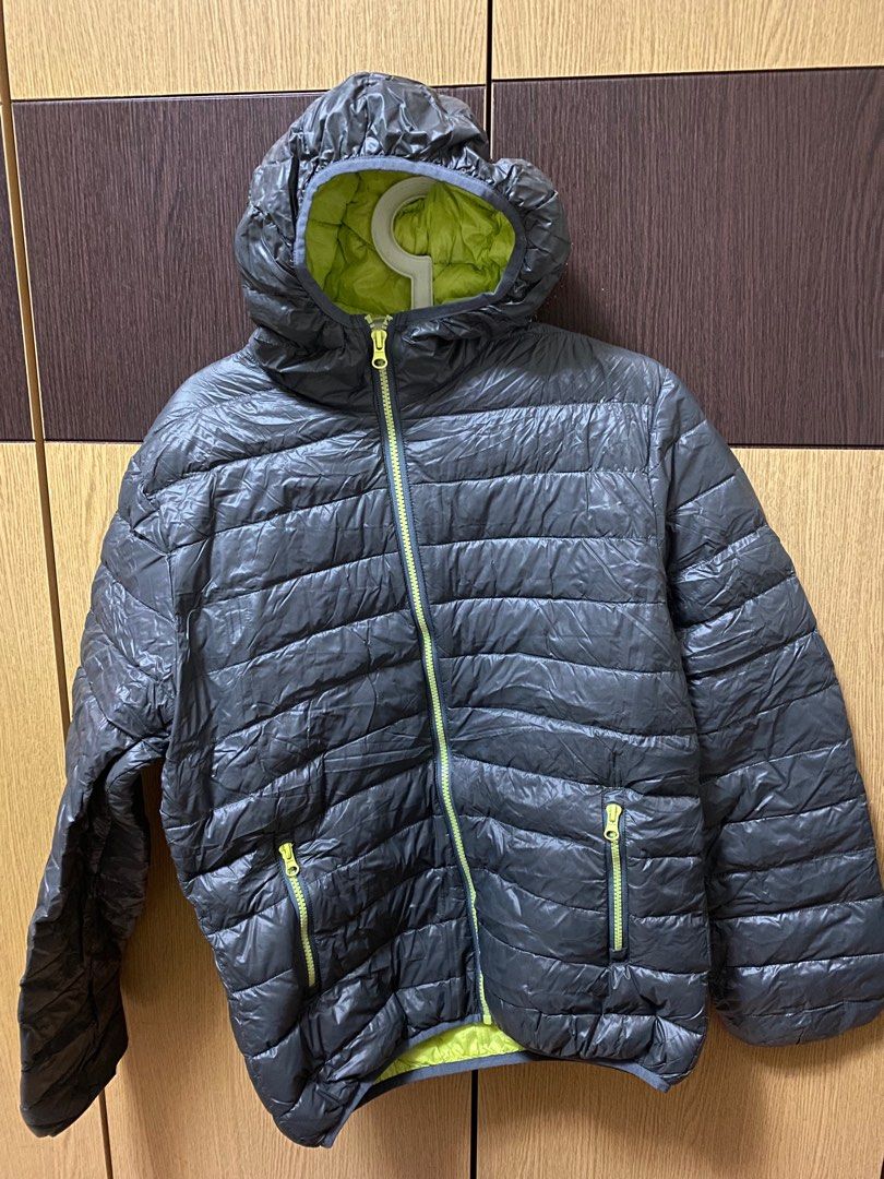 Winter Jacket (Category: Coats, Jackets and Outerwear) located in Singapore. Submitted by bench141984 (Listing ID 1200547383, Image 1). Description: It’s very light winter jacket, size is small to medium. Didn’t wear it as I have many winter jacket. .