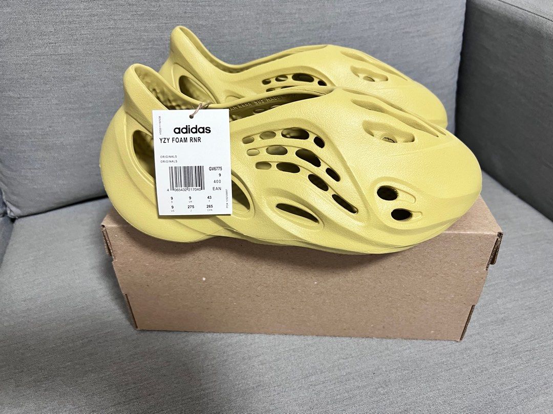 Yeezy Foam Runners Sulfur UK9/US9, Men's Fashion, Footwear, Sneakers