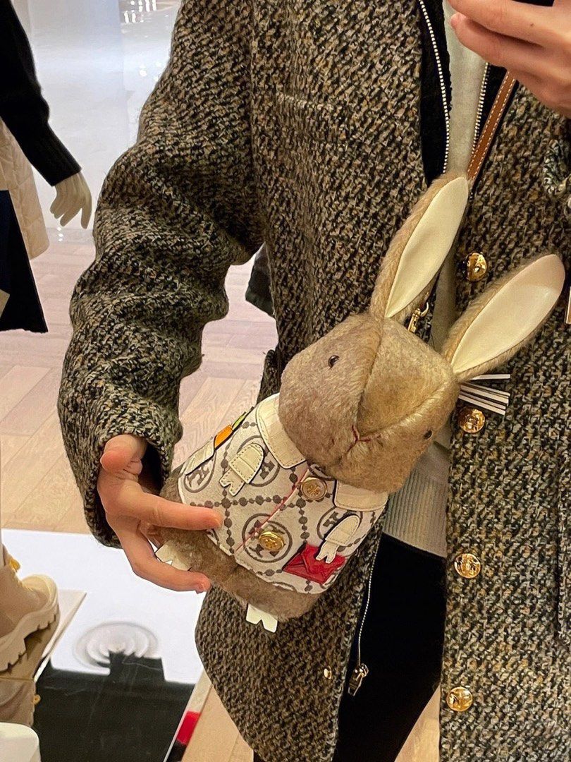 ? Tory Burch Reva Rabbit Crossbody Bag, Women's Fashion, Bags & Wallets, Cross-body  Bags on Carousell
