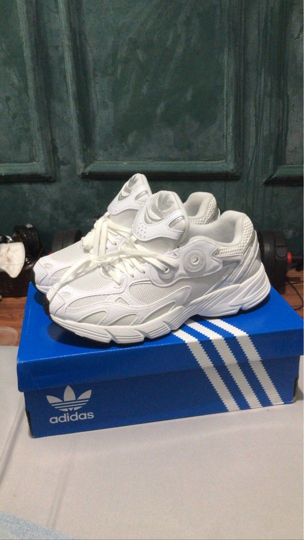 Adidas astir white (sepatu …