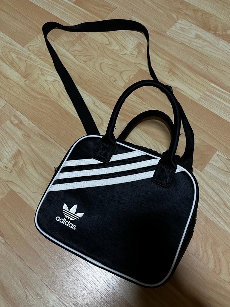 Adidas hotsell nylon bag