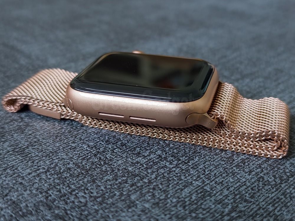 Milanese loop with on sale aluminum case