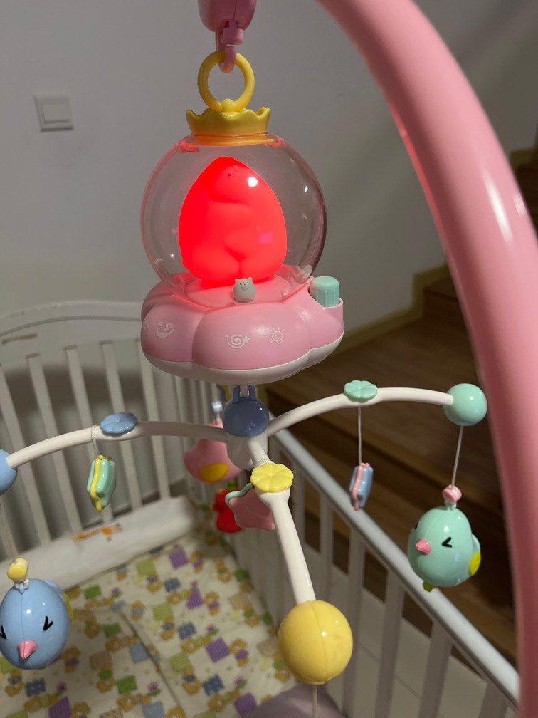 Hanging musical 2025 toys for babies