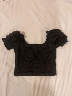 black rusched crop top puff sleeve