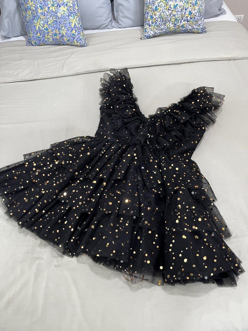 Black Tulle Dress (Category: Evening dresses & gowns) located in Pasay City. Submitted by helpmetodeclutter (Listing ID 1204393049, Image 3). Description: Black Tulle Dress -used only once for a party - bought it for 4,500 - for medium to large size body. You may have it altered. My body size is large and it is still loose on me. Had to use safety pins to fit well :) - I already have it dry cleaned :) - Measurements and when worn photos are alrea