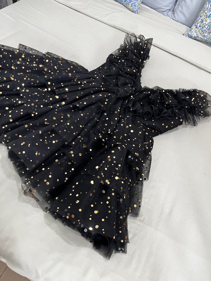 Black Tulle Dress (Category: Evening dresses & gowns) located in Pasay City. Submitted by helpmetodeclutter (Listing ID 1204393049, Image 1). Description: Black Tulle Dress -used only once for a party - bought it for 4,500 - for medium to large size body. You may have it altered. My body size is large and it is still loose on me. Had to use safety pins to fit well :) - I already have it dry cleaned :) - Measurements and when worn photos are alrea