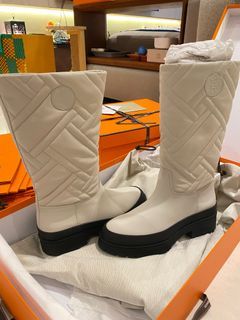 BNIB Hermes winter boots in size 37.5 white leather