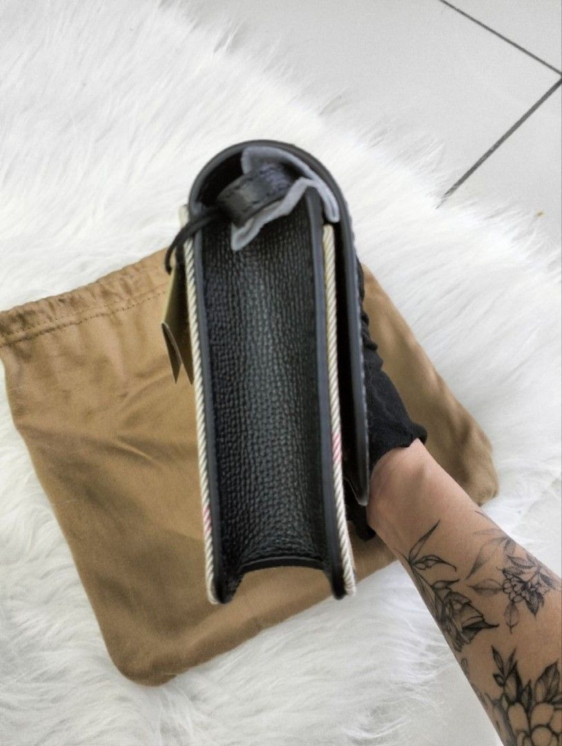 Burberry wallet hotsell on strap