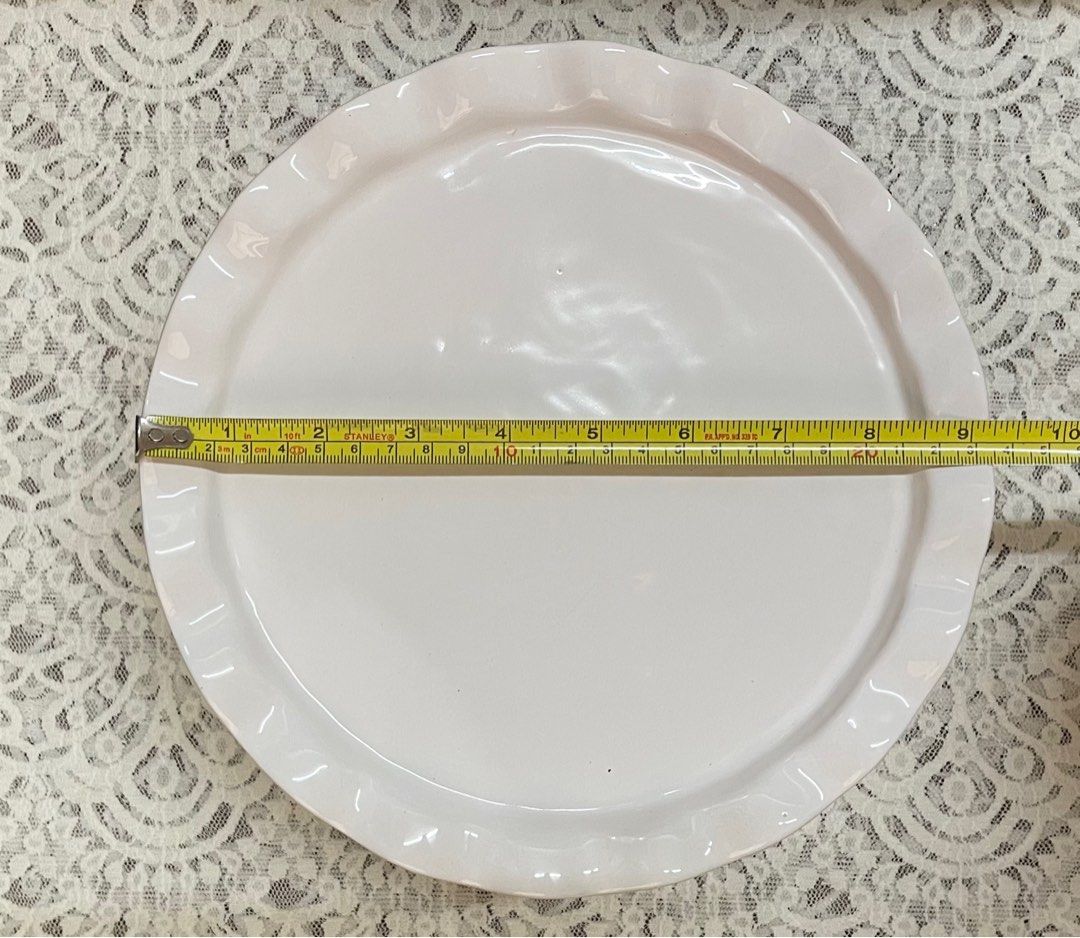 Ceramic Dessert/Mini Cake Stand (Category: Bakeware) located in Paranaque City. Submitted by vintagesoulmanila (Listing ID 1204271035, Image 3). Description: Measurements: *Diameter - 9 inches *Height - 4.5 inches.