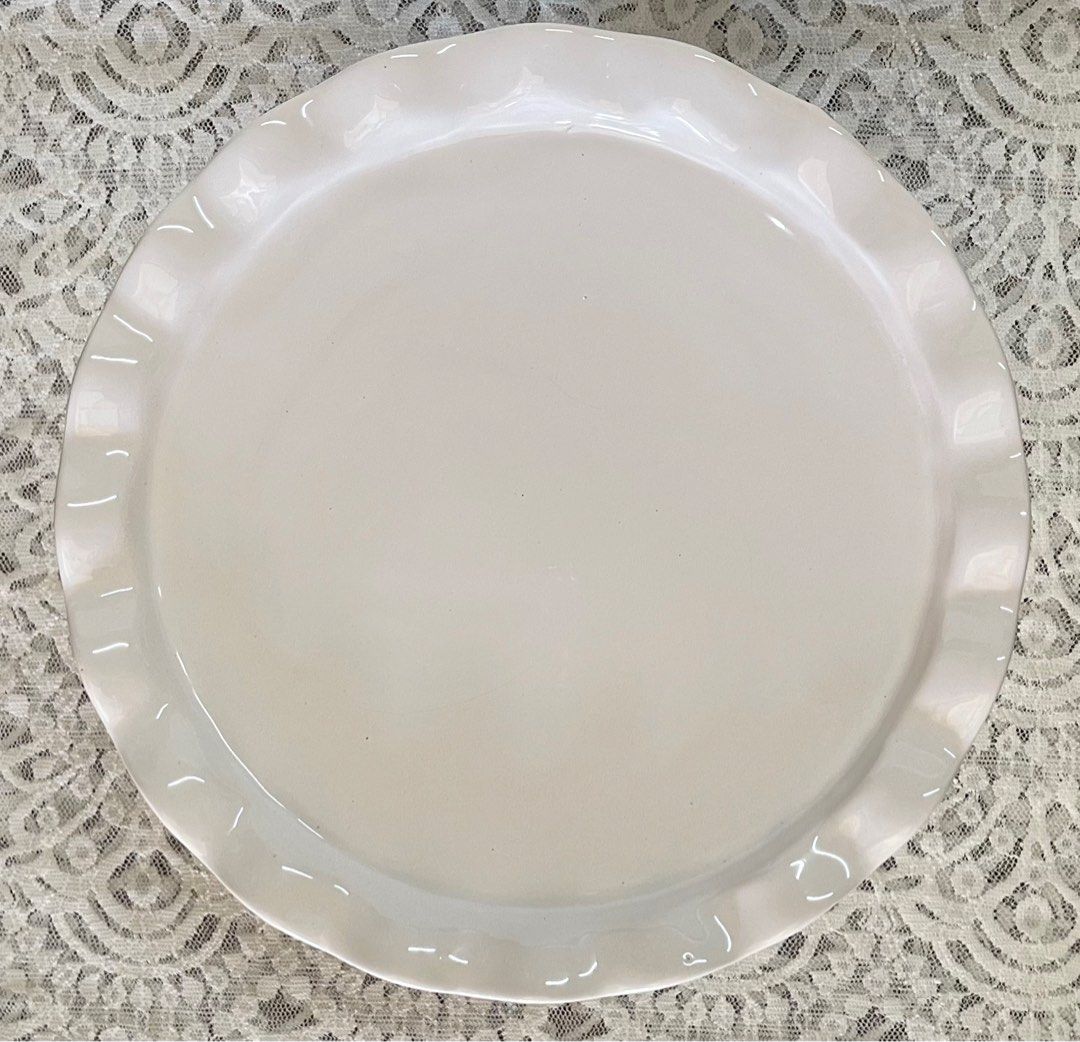 Ceramic Dessert/Mini Cake Stand (Category: Bakeware) located in Paranaque City. Submitted by vintagesoulmanila (Listing ID 1204271035, Image 2). Description: Measurements: *Diameter - 9 inches *Height - 4.5 inches.