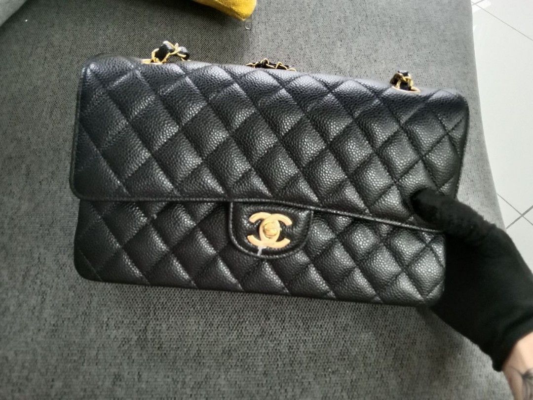 Chanel classic flap bag CF MEDIUM ❤️, Luxury, Bags & Wallets on Carousell