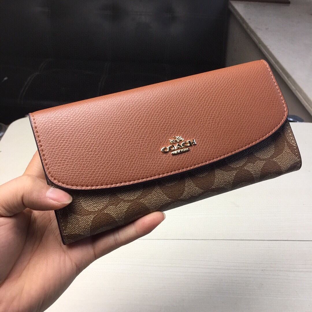 COACH F54022 New Women s Envelope Wallet PVC hand printed cowhide has a zipper compartment