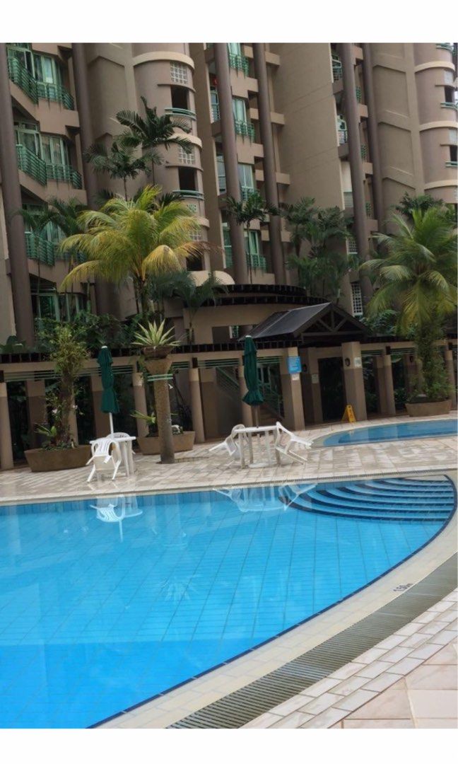Master Room rent (2 pax) Condo MRT Hillview Bukit Timah inclusive