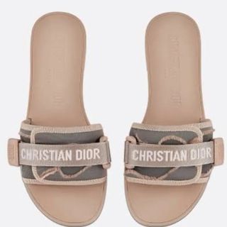 (Category: ) located in . Submitted by designerfashion.sydney (Listing ID 1204205911, Image 1). Description: .
