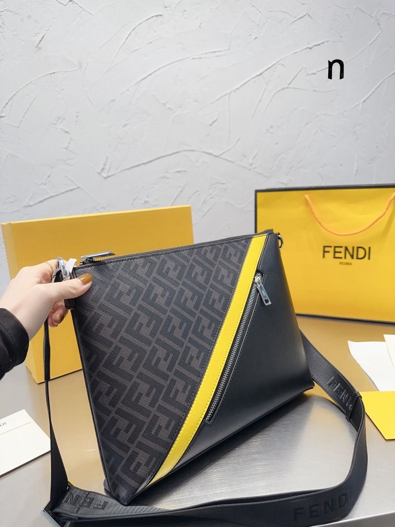 Fendi outlet men pouch