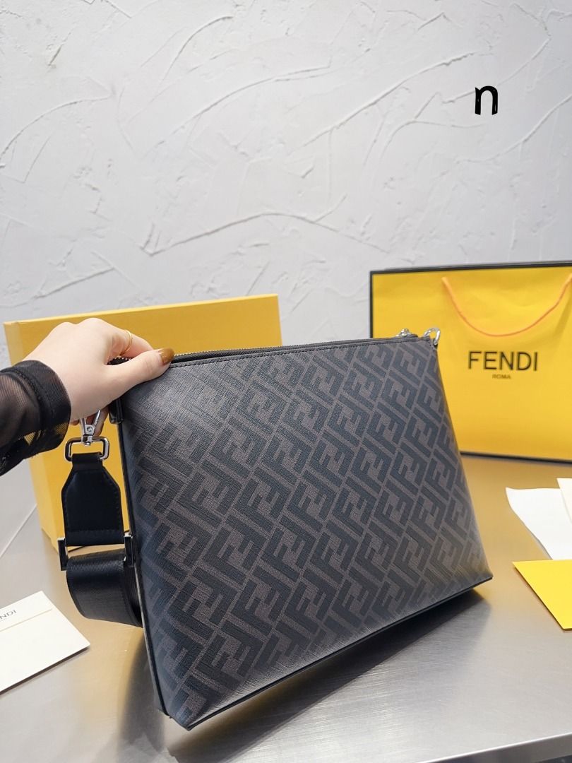 Fendi Thin Shoulder Handbags