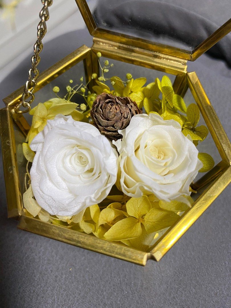 Flower ring holder for wedding or proposal small