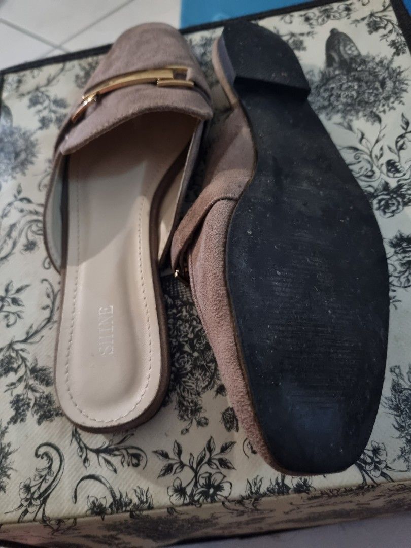 Front cover shoes outlet