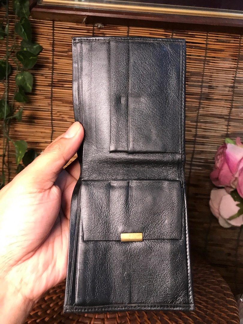 Genuine Soft Leather Vintage Billfold wallet (Category: Luxury Bags & Wallets) located in Quezon City. Submitted by whatsinmyclosett (Listing ID 1204221214, Image 3). Description: Genuine Soft Leather vintage Billfold wallet ☑️Item in Japan ☑️ORIGINAL ☑️Real Leather ☑️Vintage ☑️ good condition ☑️manage your EXPECTATIONS this is second hand / vintage bag HINDI po BRANDNEW Binibili mo 🔴NO RETURN. NO EXCHANGE 🔴BAWAL NA BAWAL SA MAARTE! 🔴we select