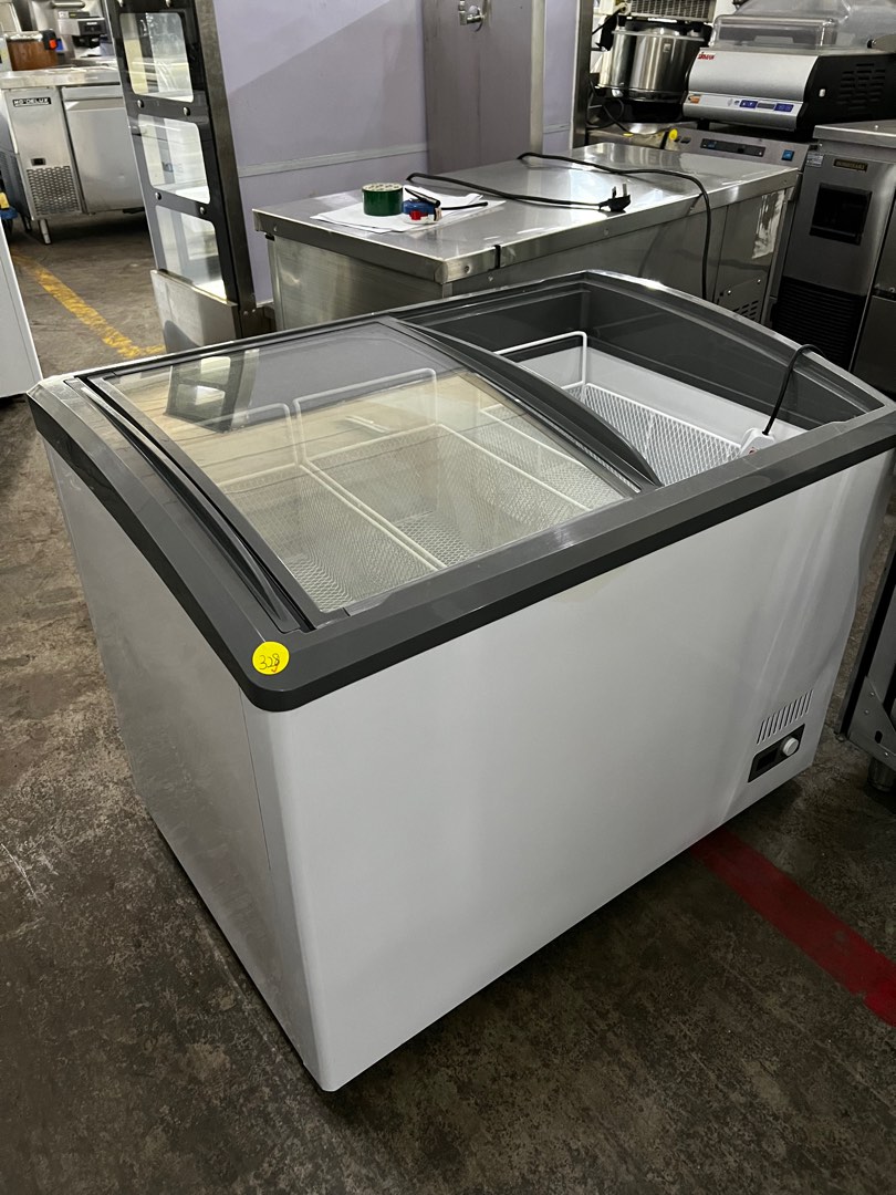 Good condition! (Free delivery and warranty) ice cream freezer/ ice box