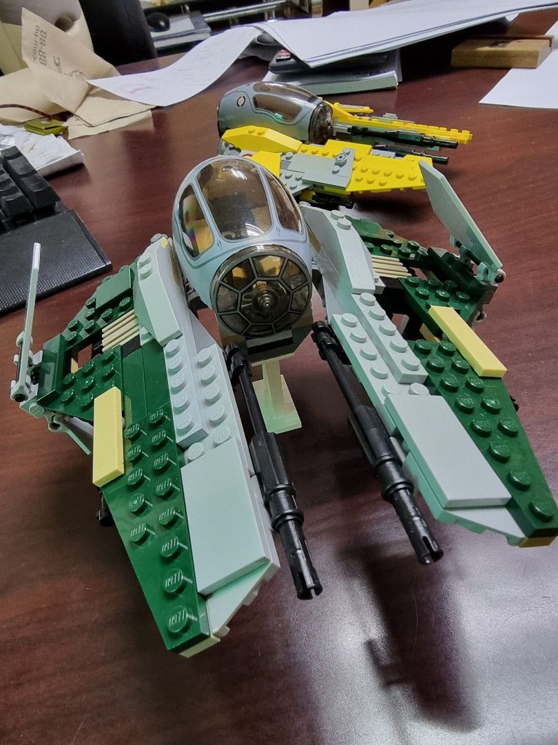 Anakin's green jedi top interceptor lego