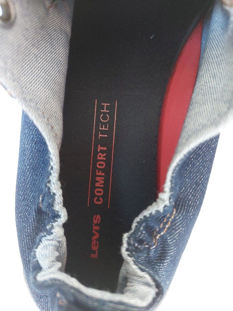 levi's slip on sneakers