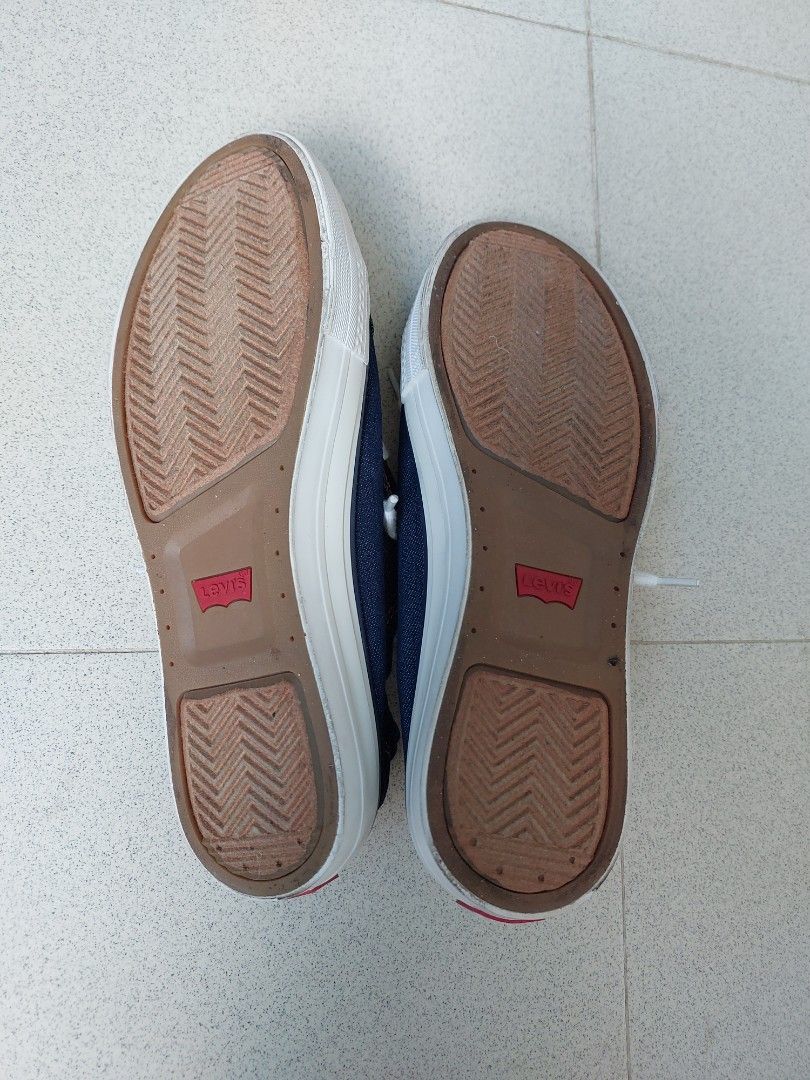 levi's slip on sneakers