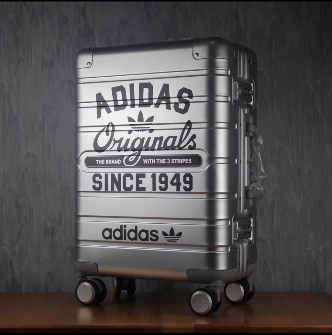 Amazon.com | adidas Originals Sport Hip Pack/Small Travel Bag, White/Semi  Lucid Blue, One Size | Waist Packs