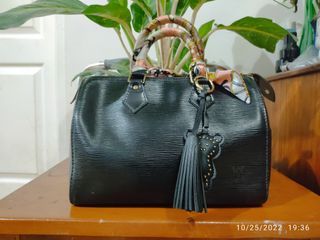 RDC13556 Authentic LOUIS VUITTON Vintage Black Epi Leather Speedy 25 B –  REAL DEAL COLLECTION