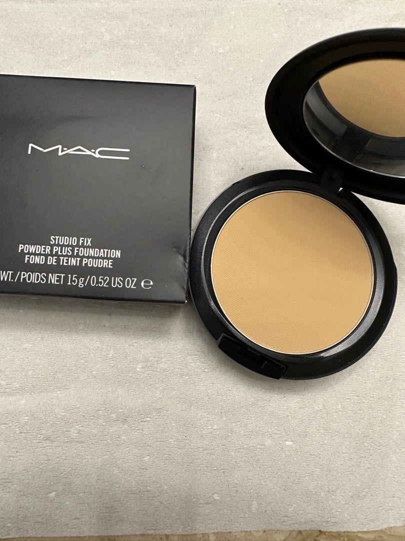 Mac powder foundation, Kesehatan & Kecantikan, Rias Wajah di Carousell