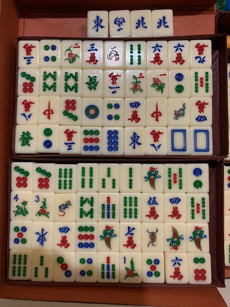 Mahjong Set, poker chips and mahjong mat, Hobbies & Toys, Toys & Games