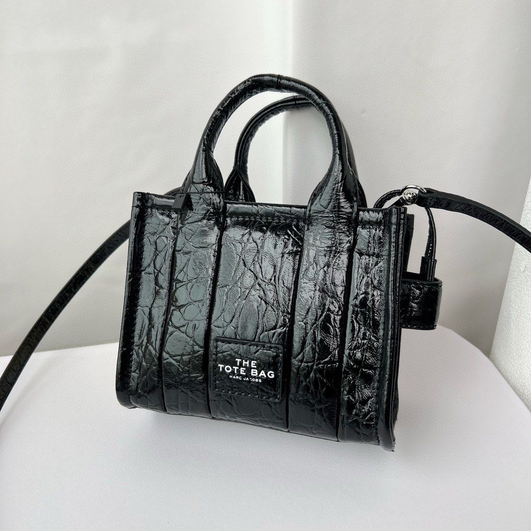 Marc jacobs embossed clearance leather tote bag