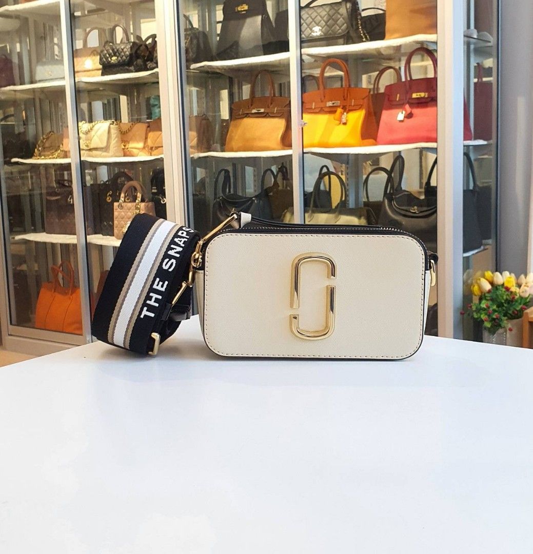 Marc Jacobs Snapshot Camera Bag, Luxury, Bags & Wallets on Carousell