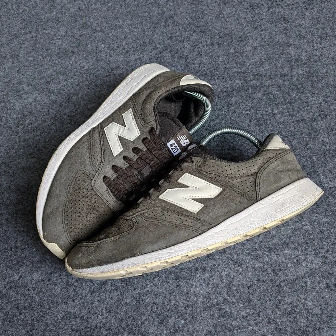 New Balance 420 size 43 Fesyen Pria Sepatu Sneakers di Carousell
