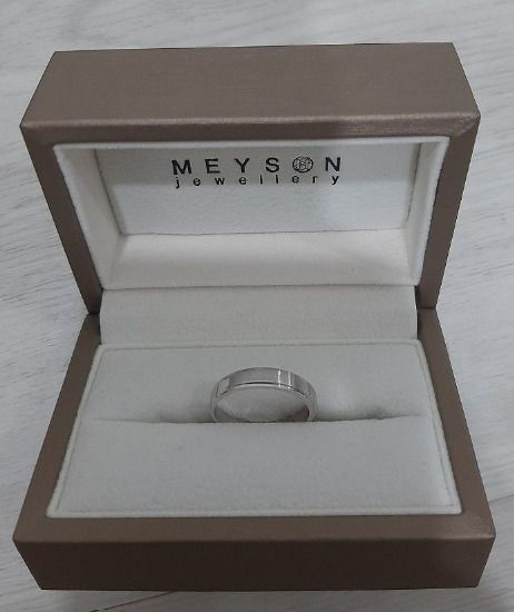 Meyson platinum ring top