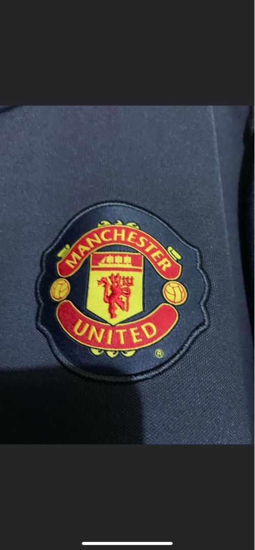 Nike (Category: Coats, Jackets and Outerwear) located in San Juan City. Submitted by rvsouk (Listing ID 1204214165, Image 3). Description: NIKE MEN’s Manchester United N98 Jacket Color: Grey/Red Size M on Tag Fits L to semi XL Dimes: W: 22.5 L: 26.5 inches Price: 1,000 +Sf Issue: 1 small pinhole, see pic for reference Almost good as new.