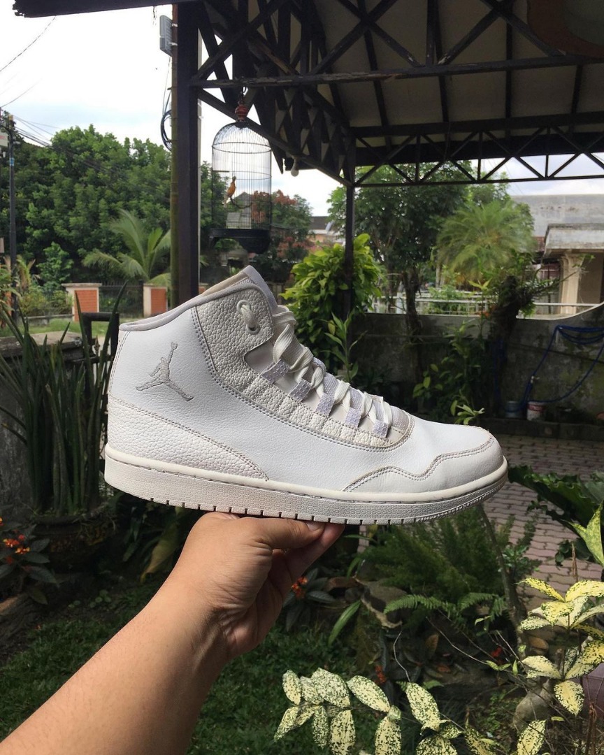 Nike Air Jordan 1 Exclusive White, Fesyen Pria, Sepatu , Sneakers di