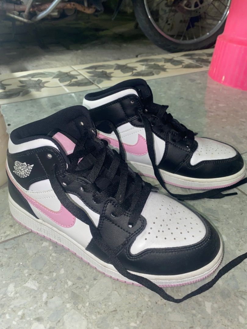 women's pink and black jordans