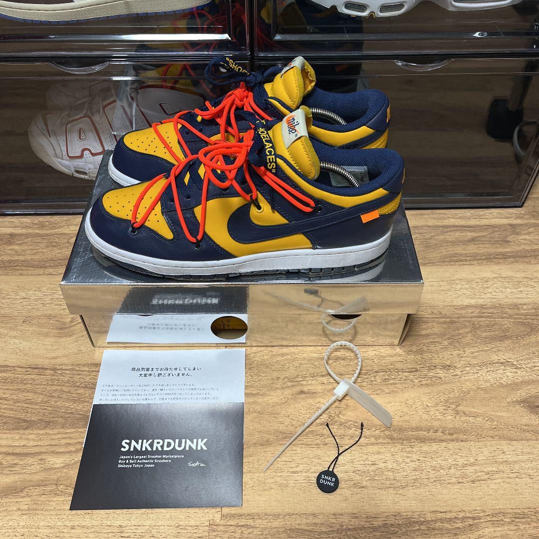 Dunk low off online white university gold