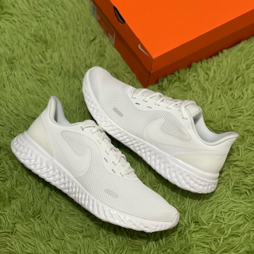 revolution 5 nike white