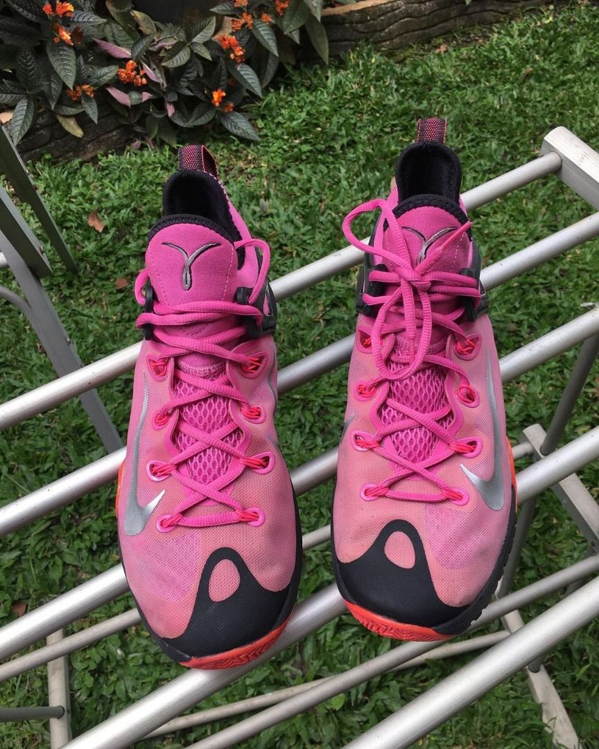 Pink 2025 nike hyperrev
