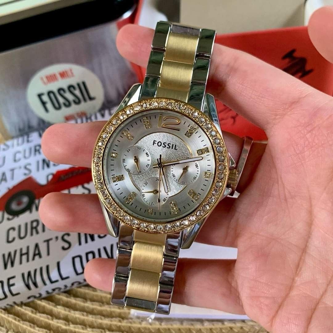 Fossil riley sale