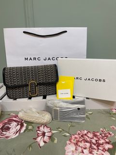 READY STOCK Original Marc jacobs sling bag in pink yellow, Luxury