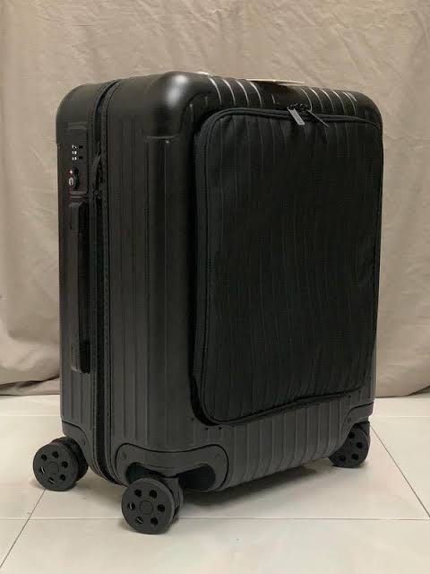 Essential sleeve cabin rimowa 2025