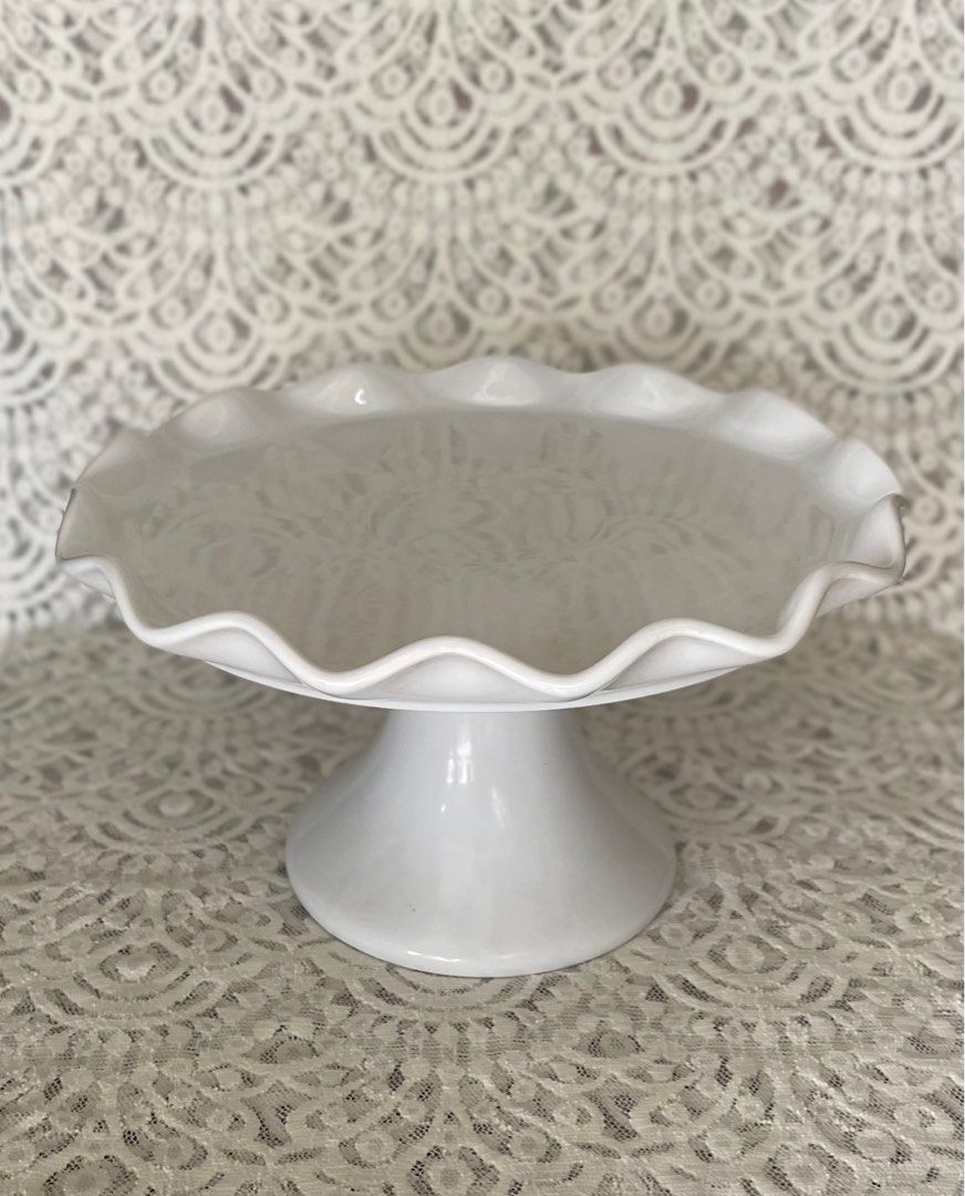 Scallop Ceramic Cake Stand (Category: Bakeware) located in Paranaque City. Submitted by vintagesoulmanila (Listing ID 1204289277, Image 1). Description: Measurements: *Diameter - 10 inches *Height - 5.5 inches.