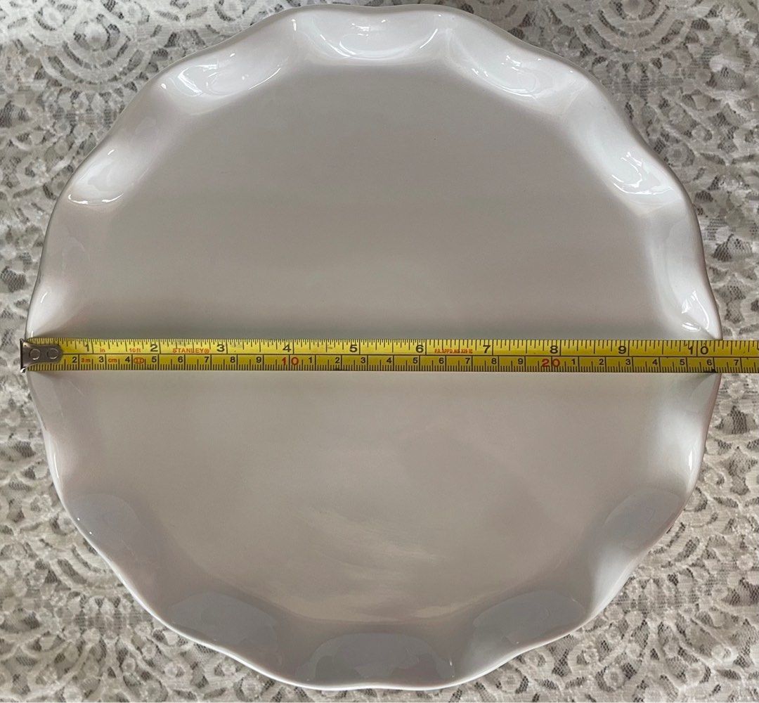 Scallop Ceramic Cake Stand (Category: Bakeware) located in Paranaque City. Submitted by vintagesoulmanila (Listing ID 1204289277, Image 3). Description: Measurements: *Diameter - 10 inches *Height - 5.5 inches.