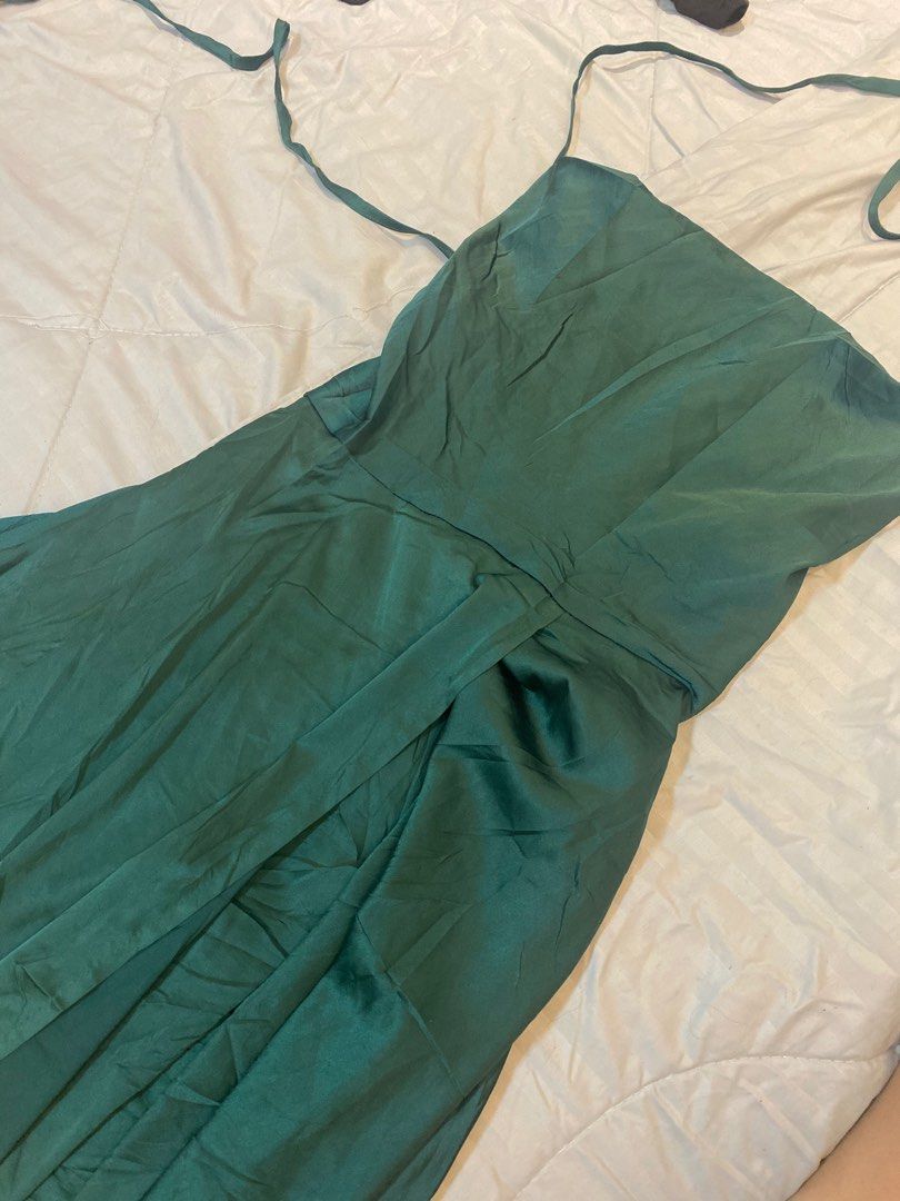 Shein long silk green dress (Category: Evening dresses & gowns) located in Baliuag. Submitted by beabadodee (Listing ID 1204350133, Image 3). Description: First three pics are from shein, third is the actual. Best fits medium-semi large mop: gcash mod: shopee co.