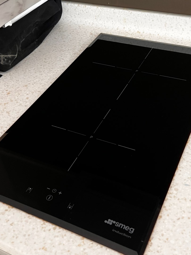 SMEG Induction Hob, TV & Home Appliances, Kitchen Appliances, Hobs