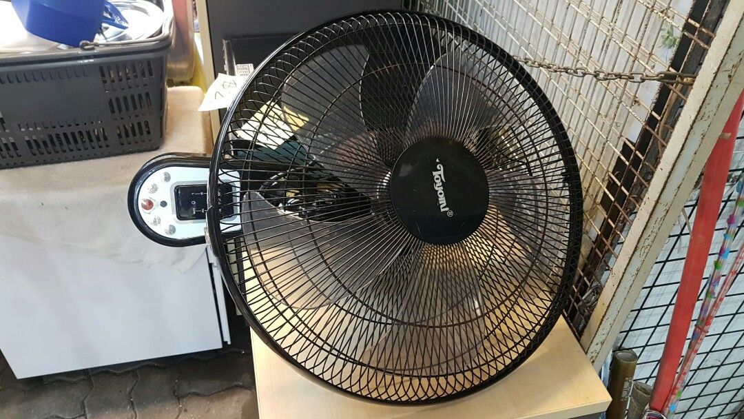 Toyomi Wall fan , no remote.. good powerful 28 at yishun today