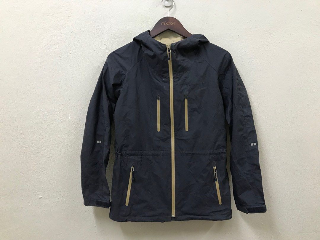 Uniqlo waterproof windbreaker Jacket, Men's Fashion, Coats, Jackets and Outerwear on Carousell